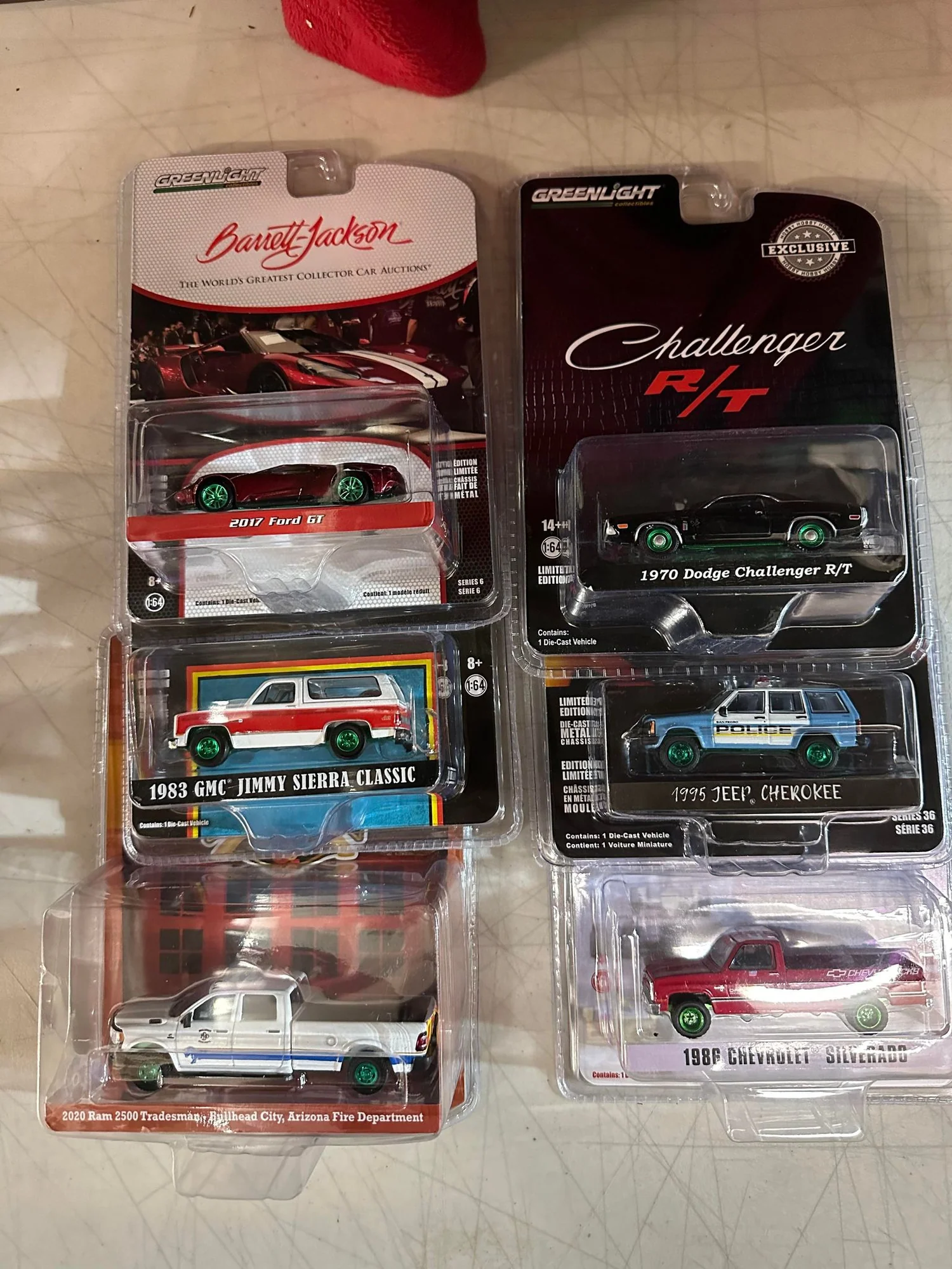 GreenLight Collectibles 1:64 6-Car Display Case